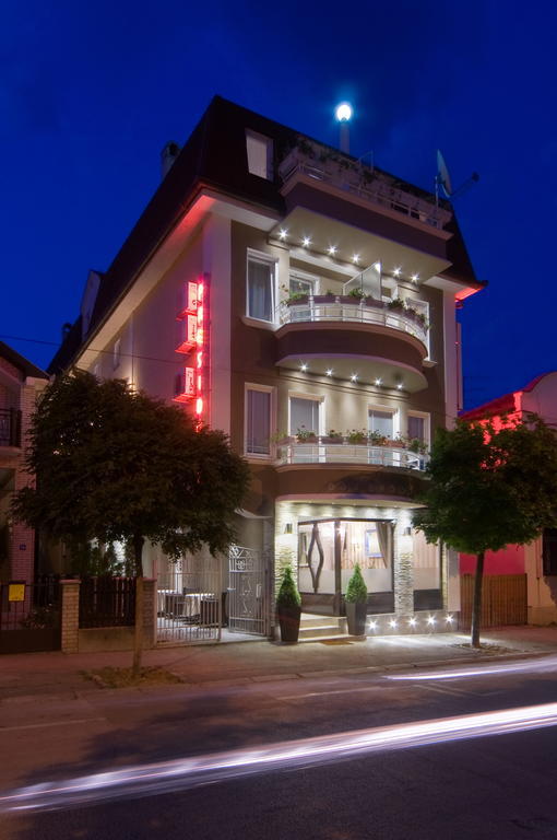 Garni Hotel President de Luxe Kragujevac Extérieur photo