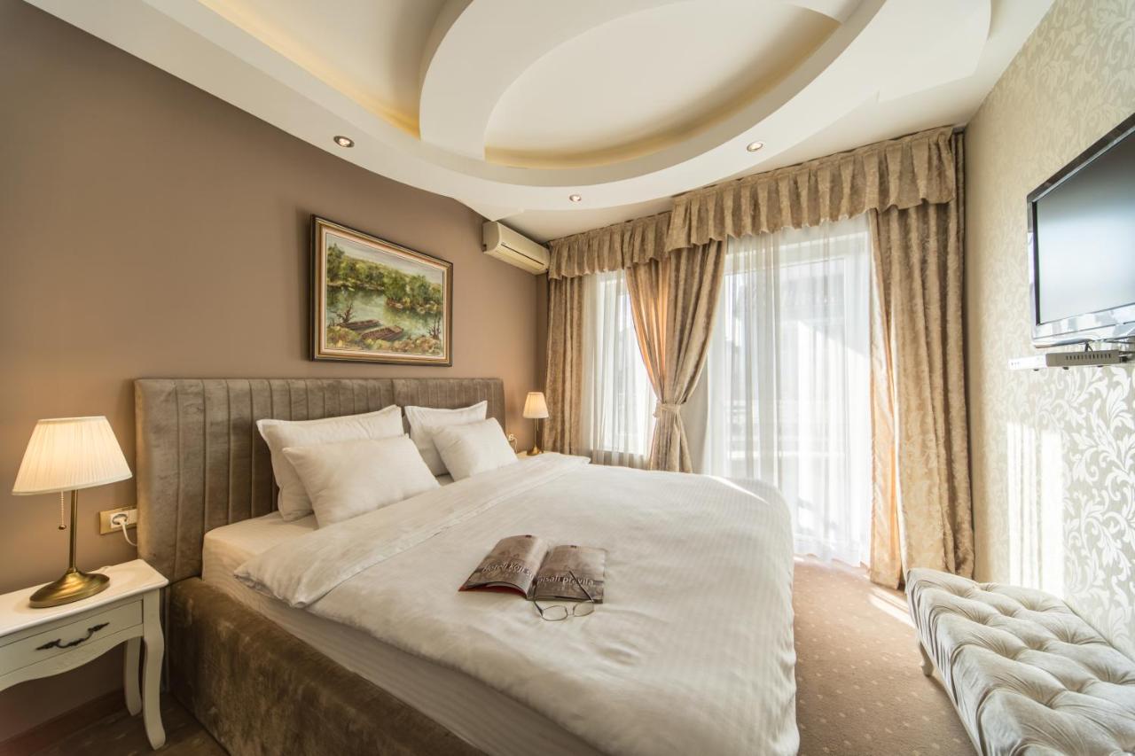 Garni Hotel President de Luxe Kragujevac Extérieur photo